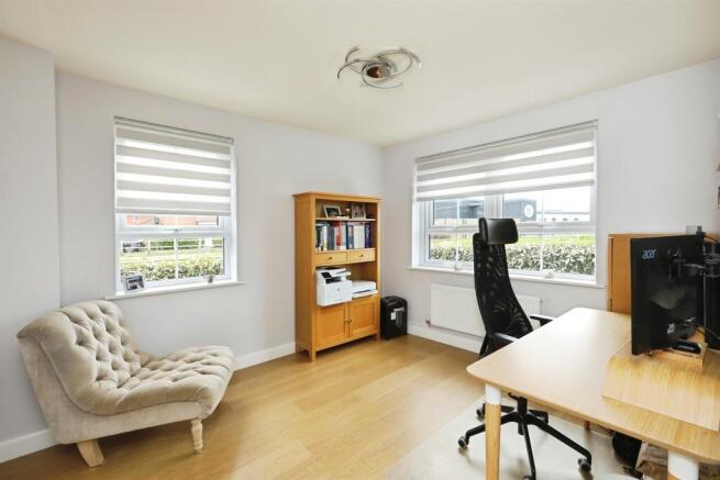 4 bed Detached for sale Image 6