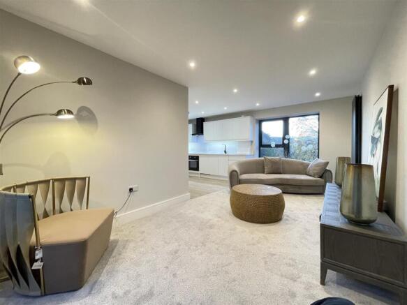 2 bed Flat for sale Image 4