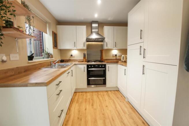 3 bed Semi-Detached for sale Image 4