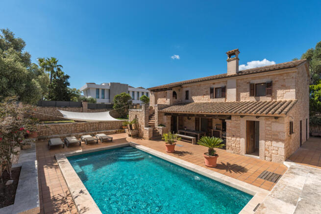 The terrace and pool are situated on a slightly lower level