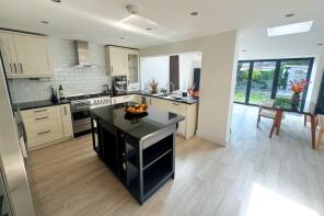 76, Braycourt Avenue, Walton-on-thames KT12 2BB