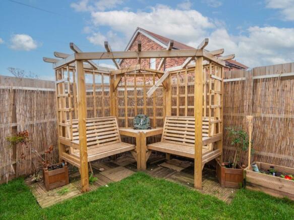 GARDEN 2.jpg