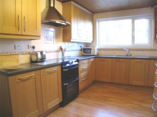 FITTED KITCHEN