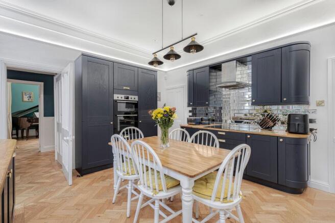 6 bed Character Property for sale Image 12