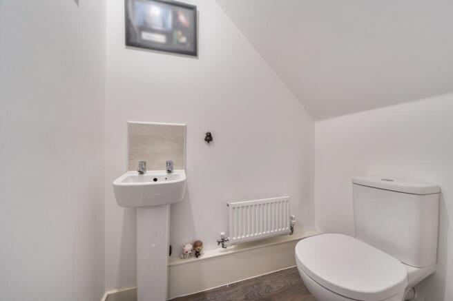 5 bed House for sale Image 10
