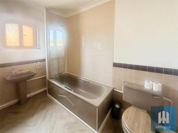 3 bed Apartment to rent Image 6