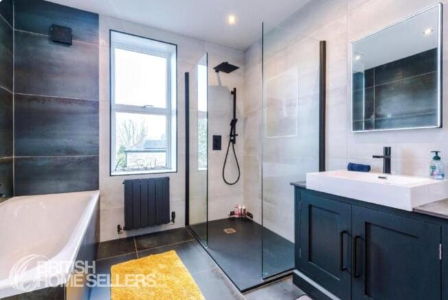 5 bed Semi-Detached for sale Image 11
