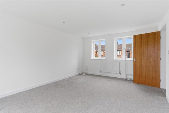 4 bed Detached for sale Image 8