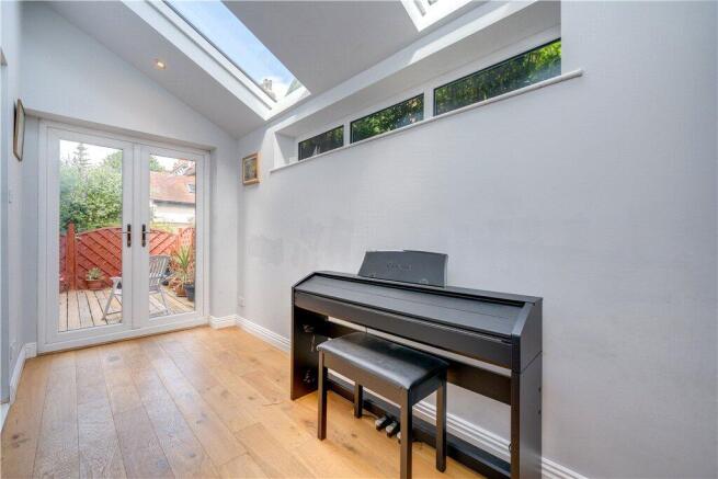 3 bed Semi-Detached for sale Image 4