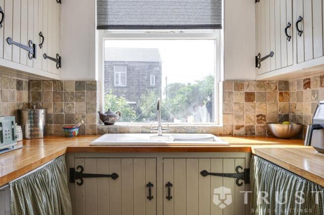 3 bed Terraced for sale Image 12