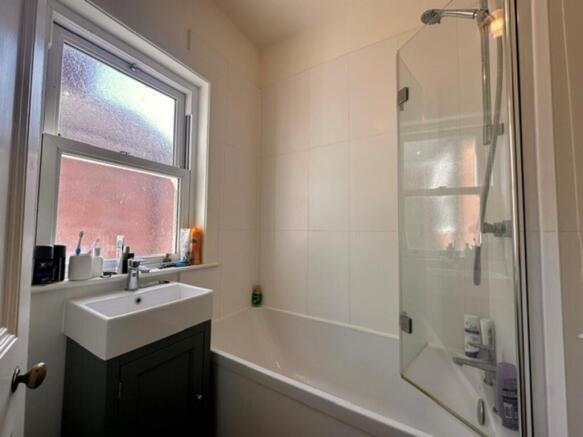 3 bed Terraced to rent Image 8