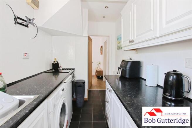 FITTED KITCHEN
