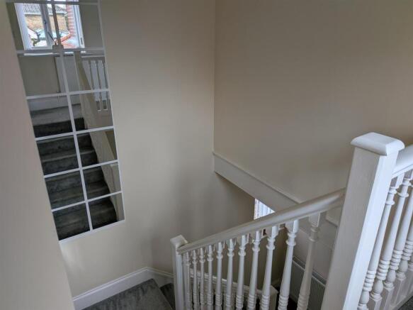 4 bed Detached to rent Image 4