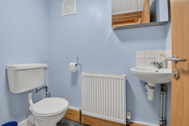 5 bed Semi-Detached for sale Image 7