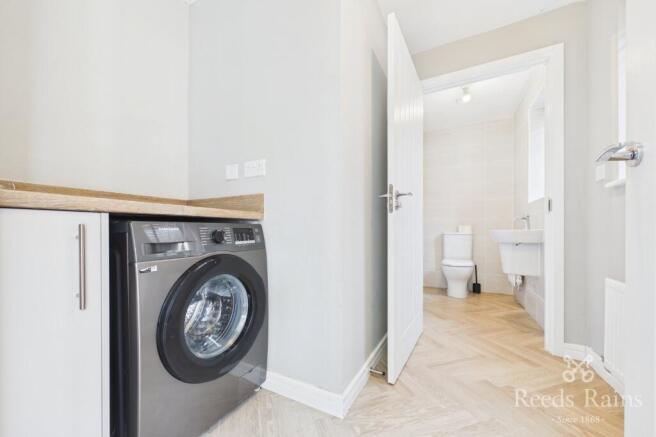 4 bed Detached to rent Image 7