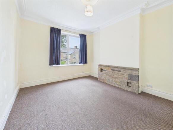 6 bed Semi-Detached for sale Image 4