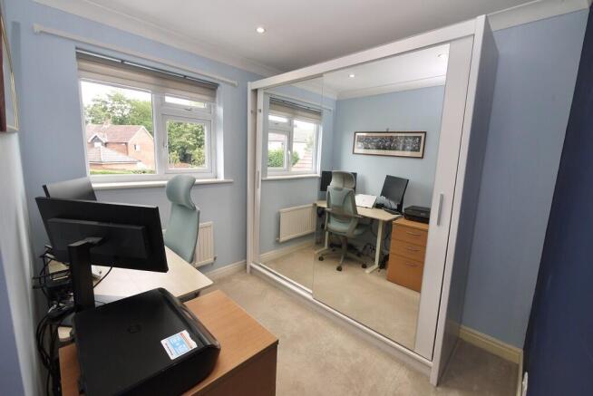 4 bed Detached for sale Image 9