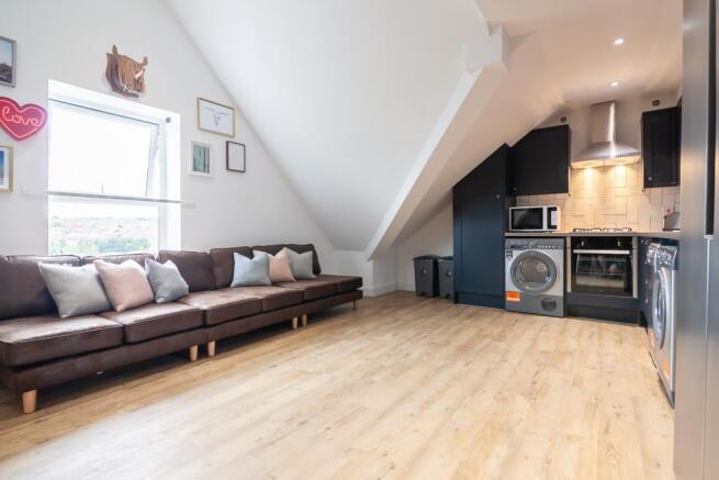 6 bed Flat to rent Image 4