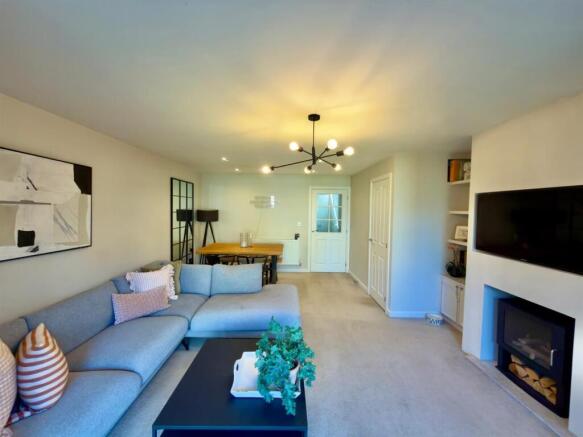4 bed Semi-Detached to rent Image 6
