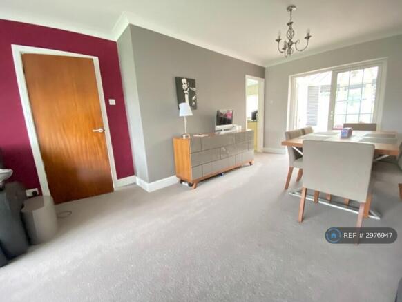 4 bed Semi-Detached to rent Image 4