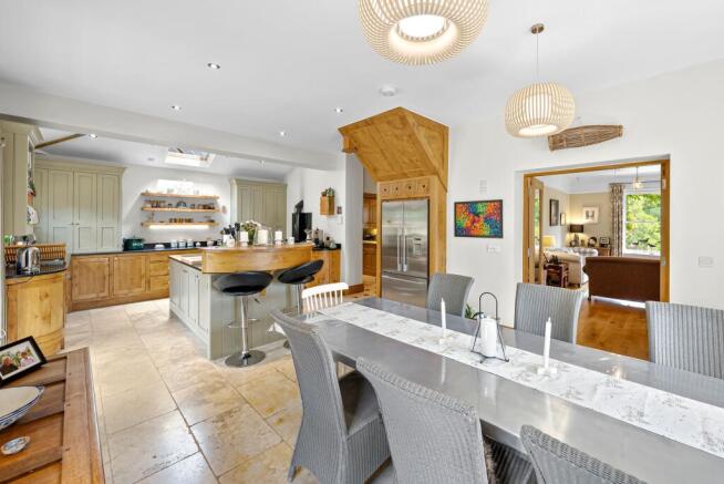 5 bed Detached for sale Image 6