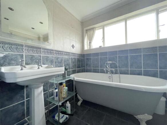 Bathroom (1).jpeg