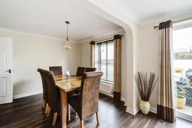 Dining room(5).jpg