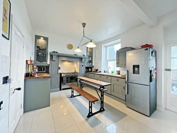 KITCHEN2.jpg