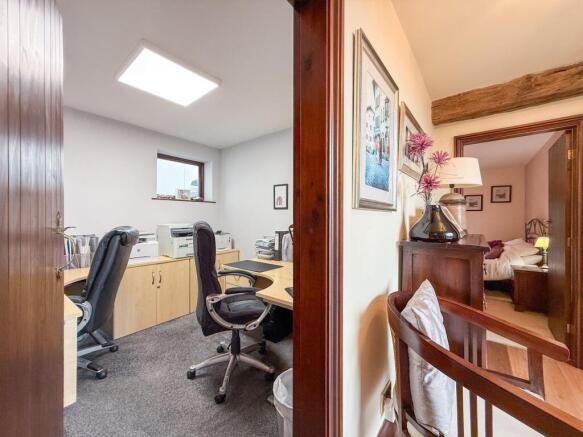 4 bed Barn Conversion for sale Image 12