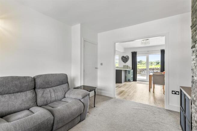 3 bed Semi-Detached for sale Image 7