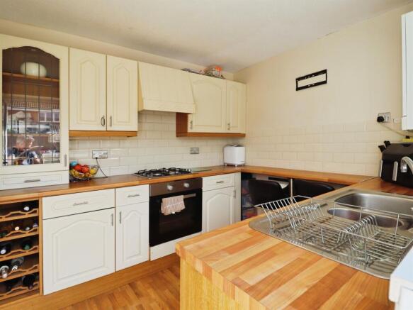 Aintree Drive, Cardiff photo 4