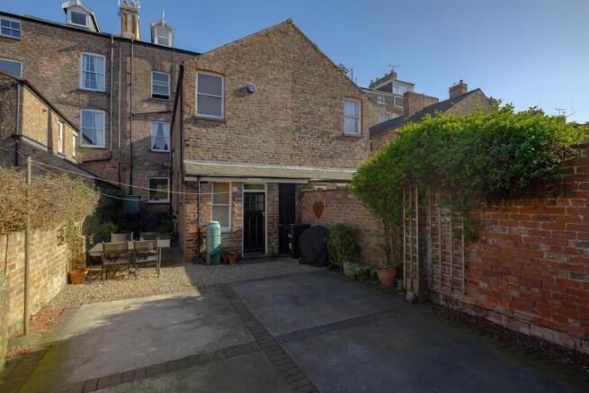 Courtyard Garden & Parking