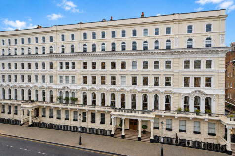 Third Floor (with lift) a Stunning 2 double bedroom Flat in Queen's Gate Terrace, London