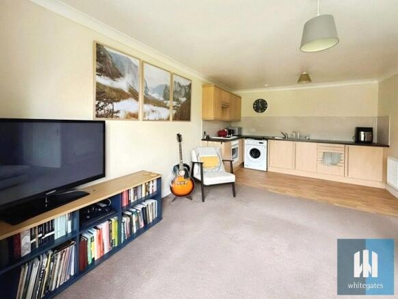 2 bed Apartment to rent Image 3
