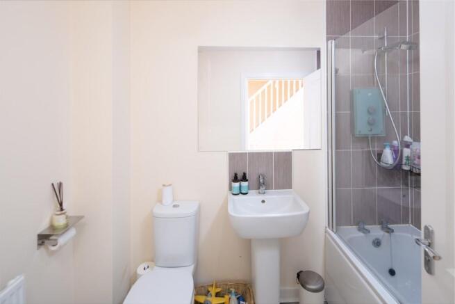 1st Fl - Bathroom