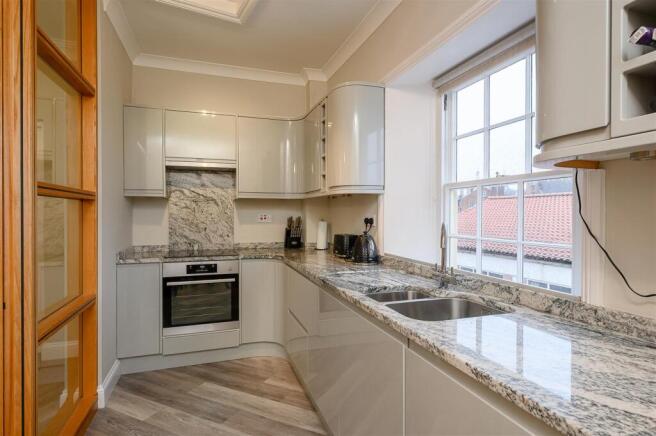 12 Trinity Court-6.jpg