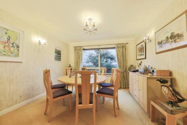 5 bed Detached for sale Image 6
