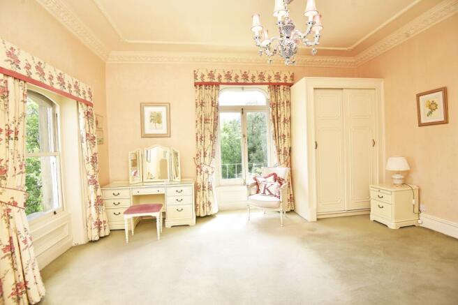 2 bed Flat for sale Image 8
