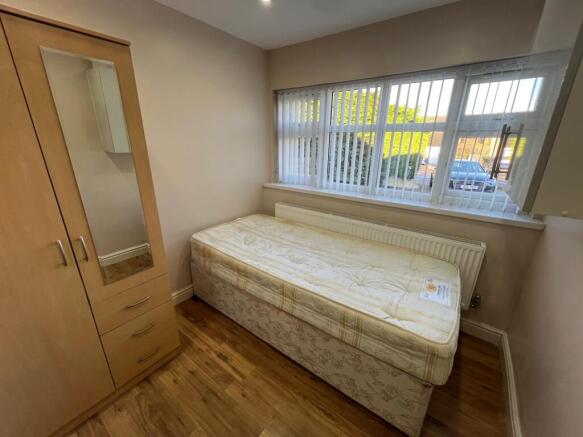 AVAILABLE NOW -Furnished Studio ¿ Charter Aven