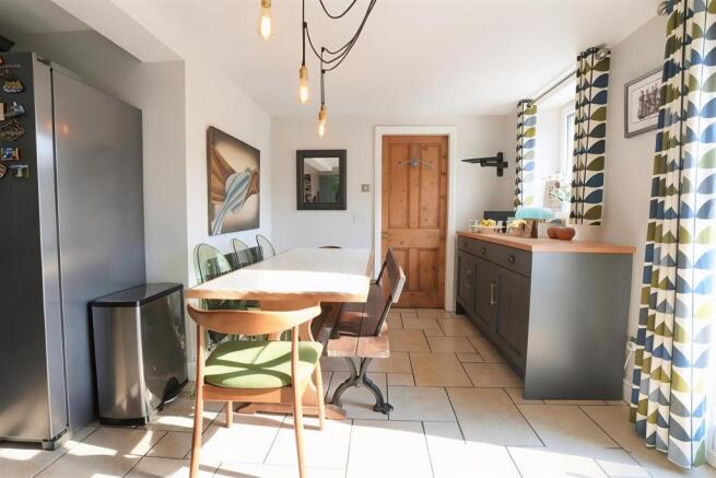 4 bed Semi-Detached for sale Image 7