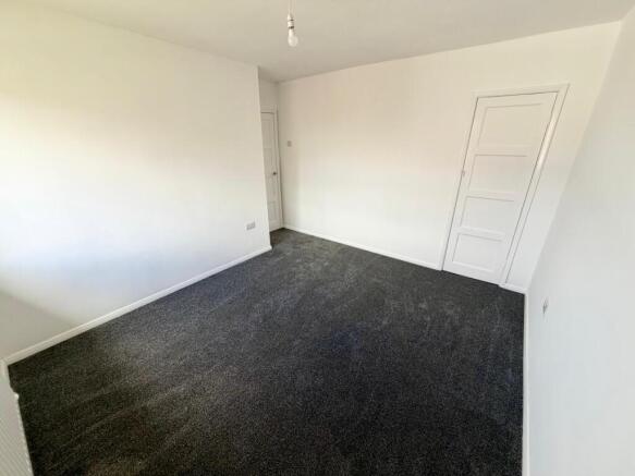 3 bed Semi-Detached to rent Image 8