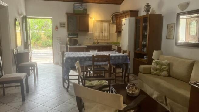 Entrance/kitchen.living room
