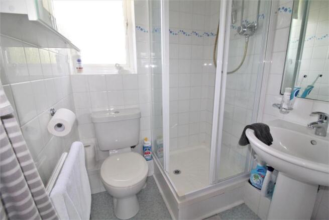 EN-SUITE SHOWER ROOM