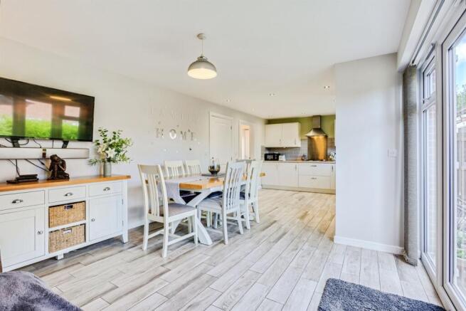 4 bed Detached for sale Image 4
