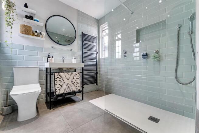 4 Fairbourne Drive-1.jpg