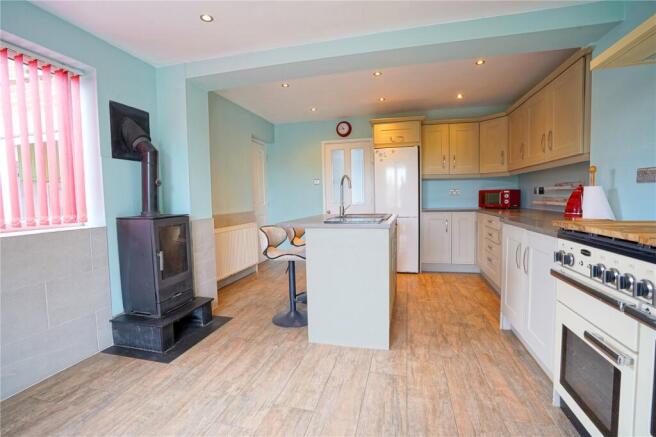 3 bed Semi-Detached for sale Image 6
