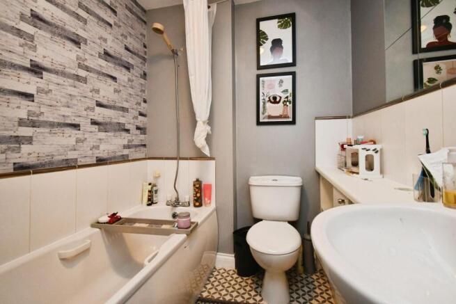 4 bed Terraced for sale Image 10