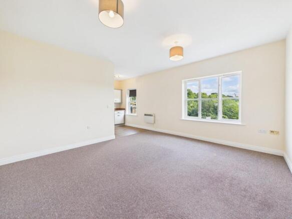 2 bed Flat for sale Image 5