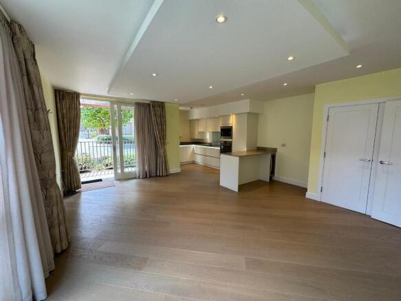 2 bed Flat to rent Image 5