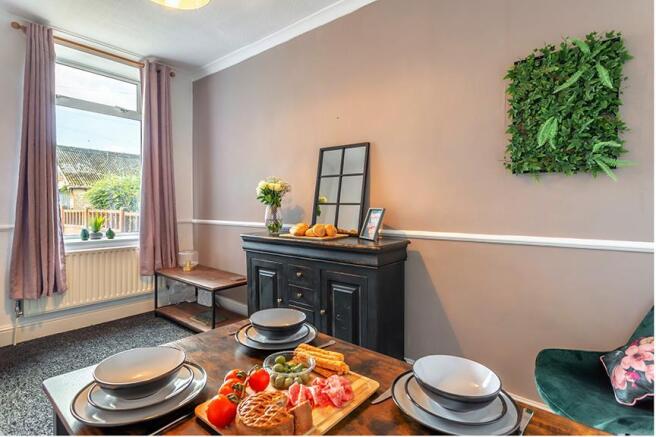 4 bed House for sale Image 6